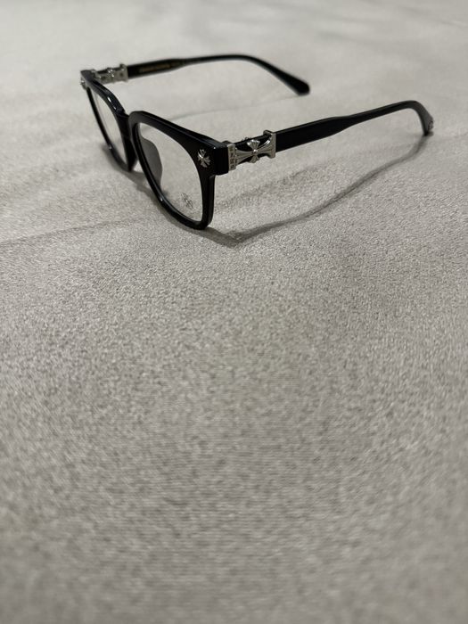 Vand o pereche de ochelari Chrome hearts