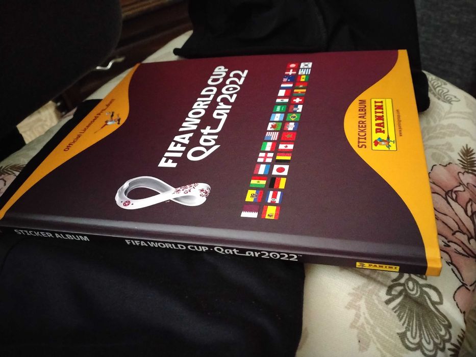 Попълнен колекционерски албум за стикери Panini world cup 2022 qatar с твърди корици