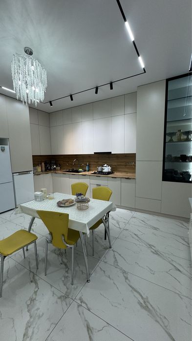 Жаңадан салынған үлкен үй!