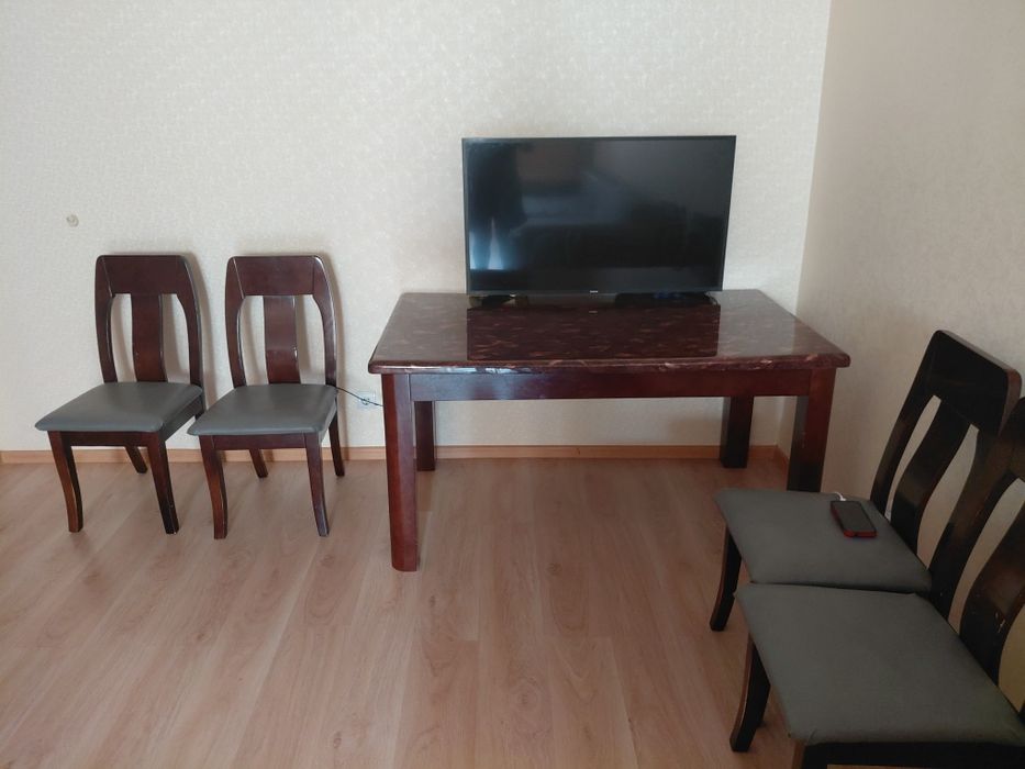 Продам стол со стулями