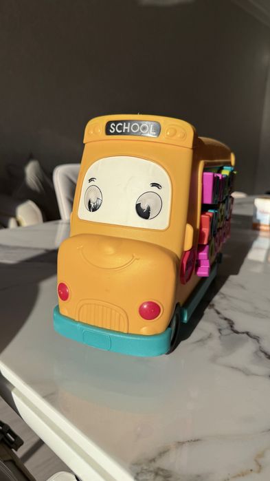 Продаётся развивающий игрушечный автобус с буквами!