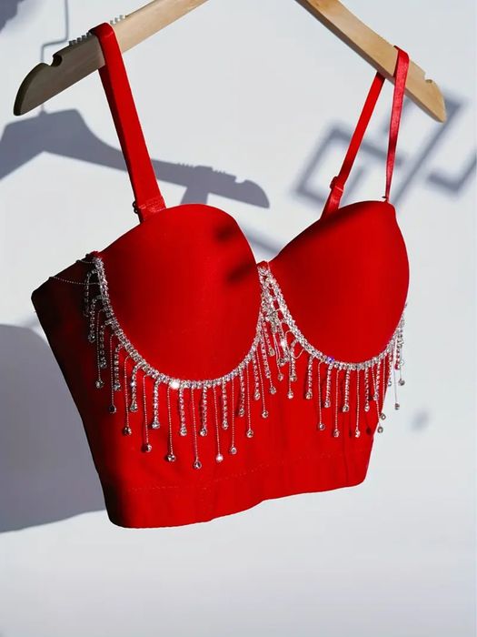 Червен топ с камъни