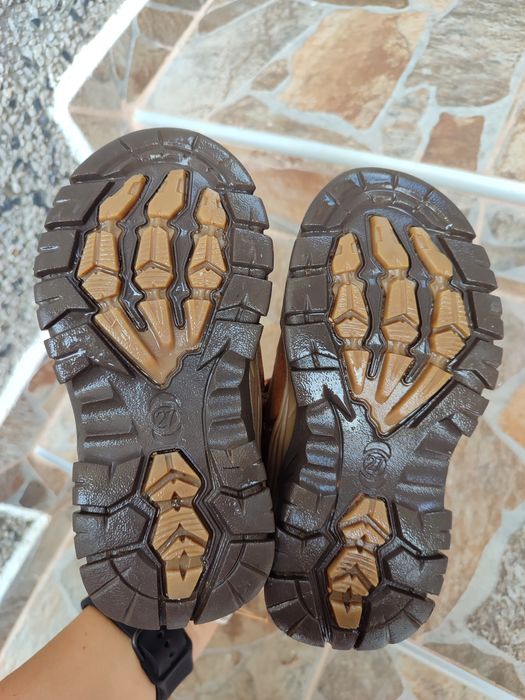 Детски обувки, момче и момиче