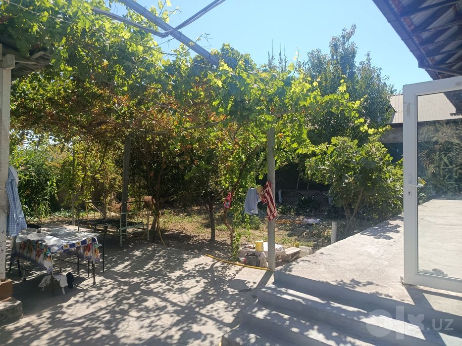 Uy xovli sotiladi