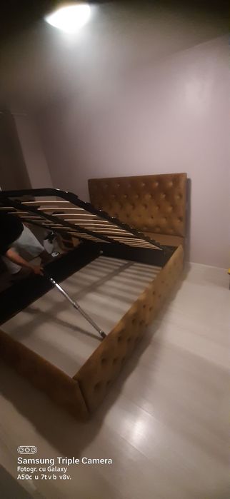 Pat tapitat 140x200 cm cu somiera telescopicafără saltea