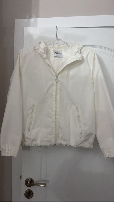 Бяло ново шушляково яке ветроветка