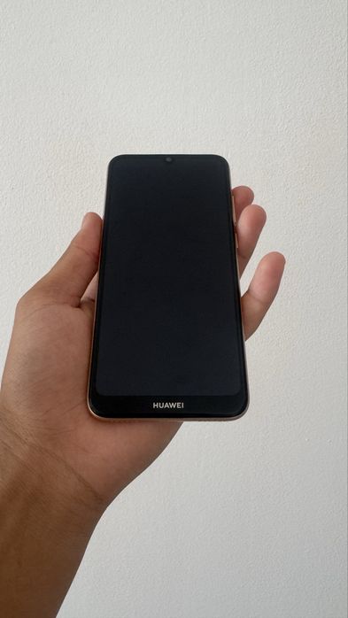 Телефон Huawei Y6 2019