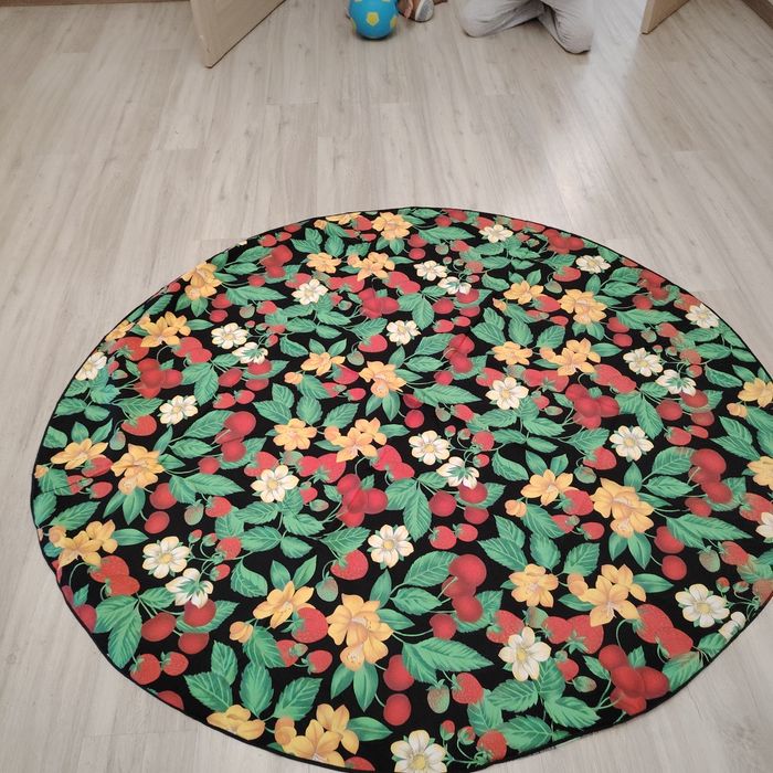 Продам скатерть круглые и овальная.