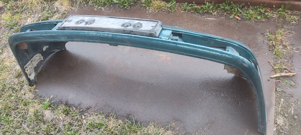 Передний бампер Ауди Б4