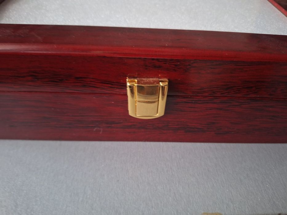 Cutie ceas lemn rosu si sticla pt 10 exemplare