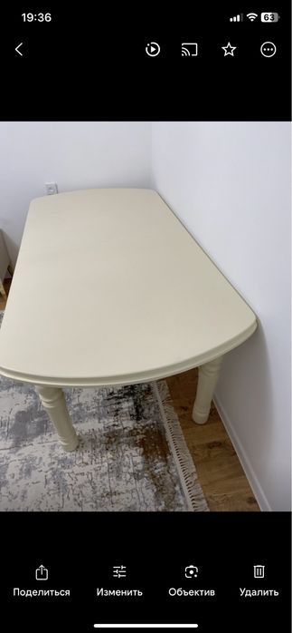 Обеденный стол для гостей