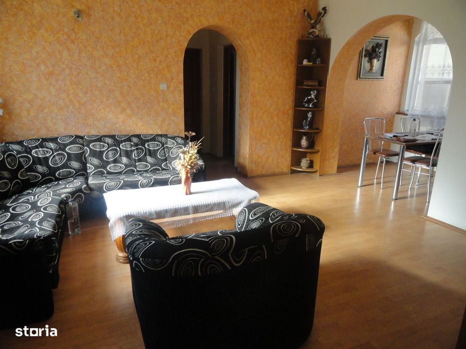 Casa solida din caramida 5 camere, teren 1278 mp Micalaca strada larga