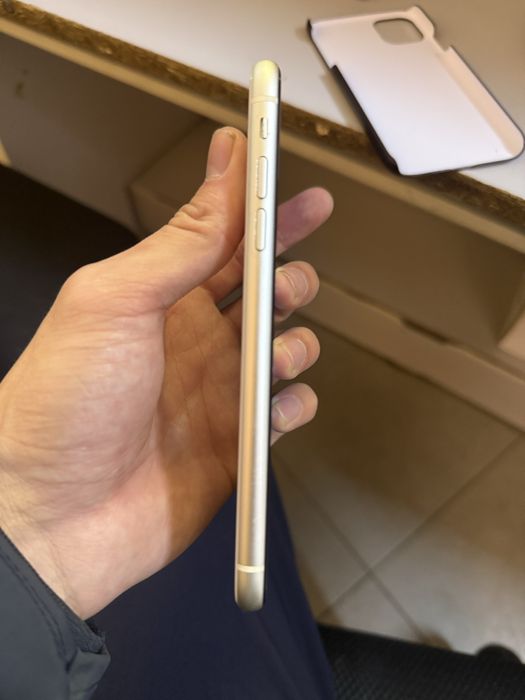 Айфон 11 с гаратей