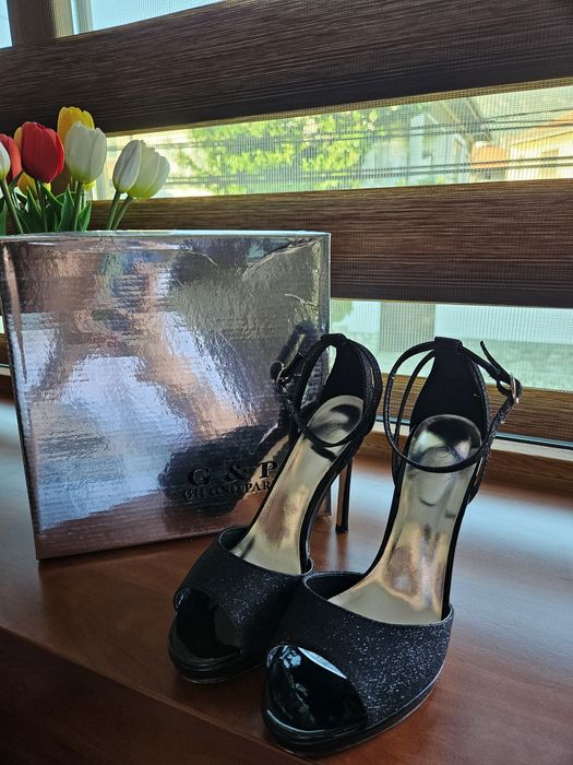 Официални обувки на ток