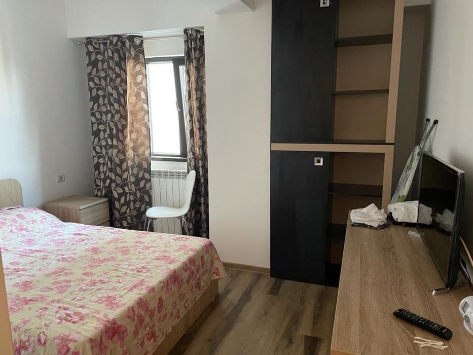 Inchiriez ap cu 2 camere + living