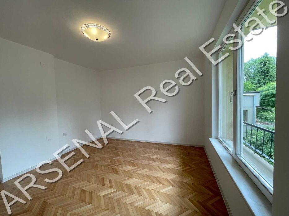 Дава се под наем Етаж от къща в София, Лозенец - 105 кв.м за 1100 € - Снимка #1