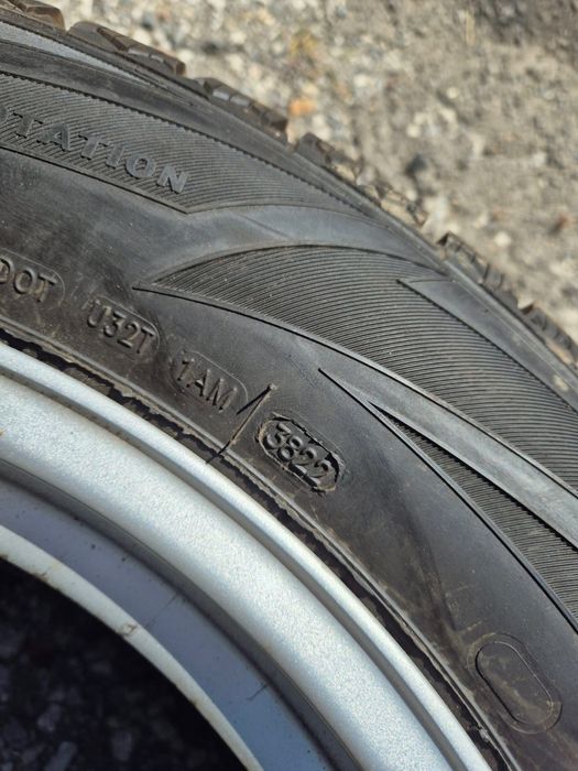 Хубав зимен комплект джанти с перфектни гуми за Mercedes