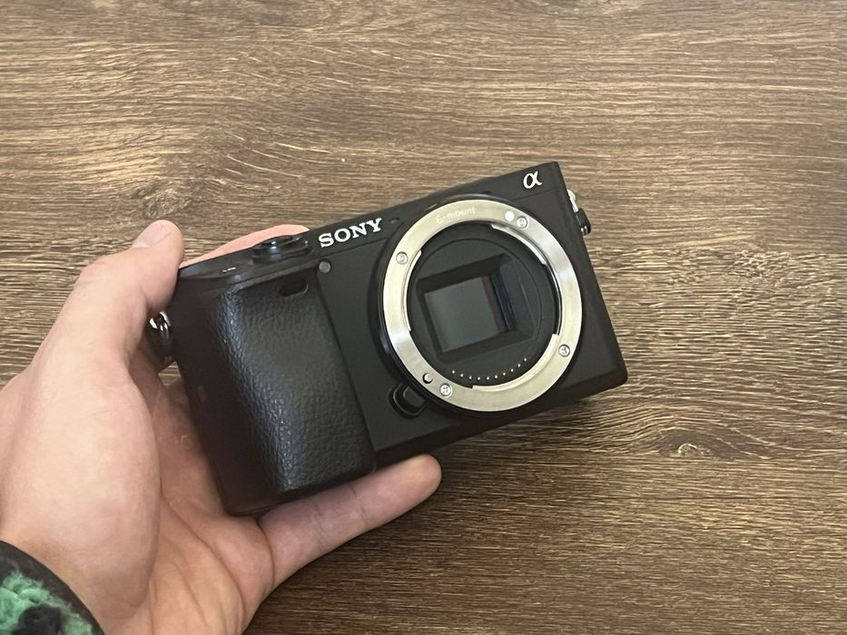SONY A6400 x Sony E4 10/20 G x Petter McKinnon Чанта