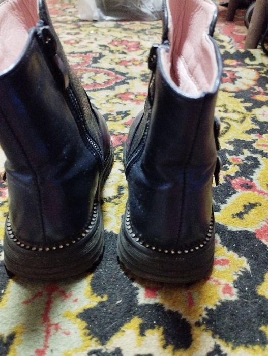 Продам ботинки на девочку