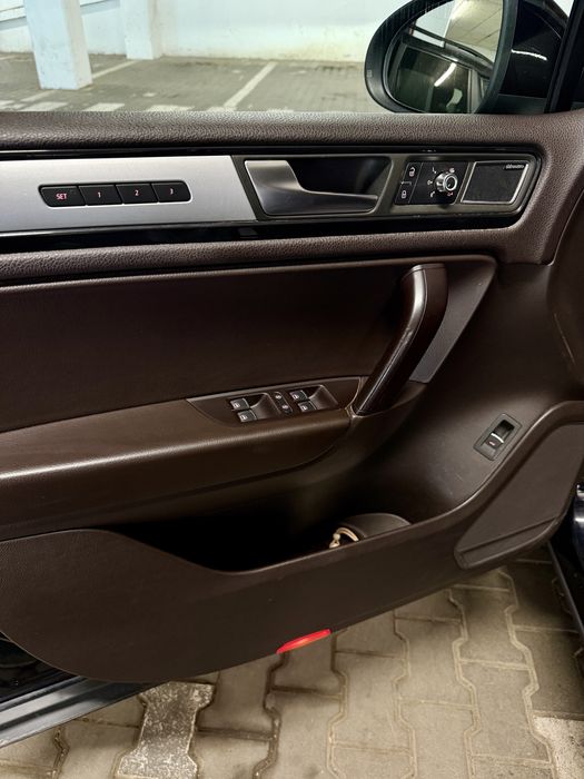 VW TOUAREG R-Line 2012 3.0 CRCA perne