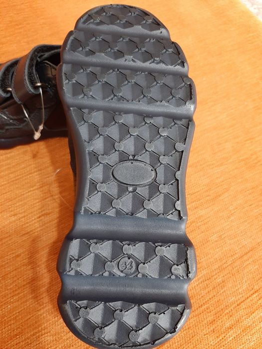 Туфли на мальчика 32 размер.