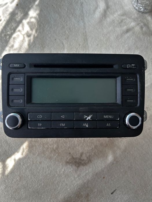 Заводско радио и волан от Vw Jetta mk5