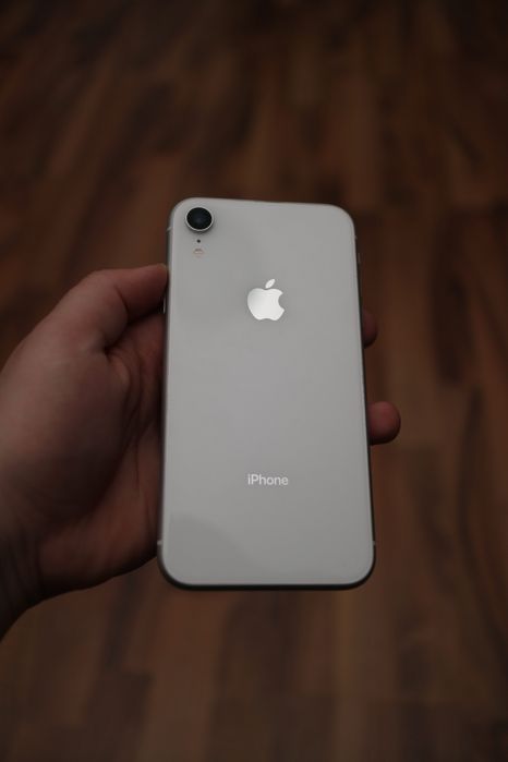 iPhone XR (64GB)