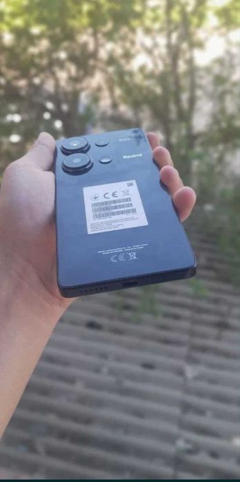 Redmi not 13 8/256 xolati edial yangi hech qanaqa aybi yuq karop dak
