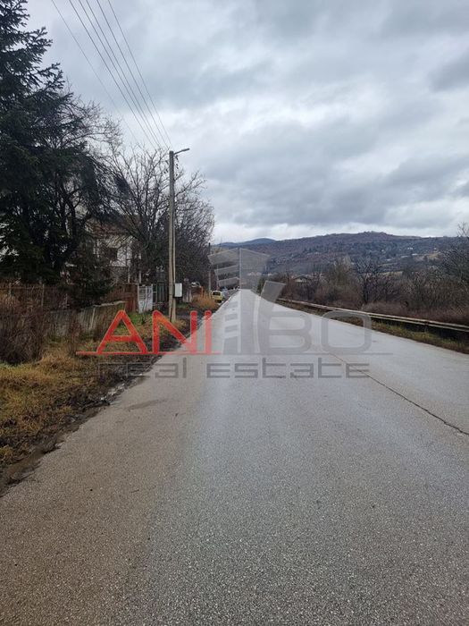 Парцел в София, област-с.Елешница площ 800 цена 80000