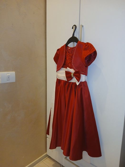 Rochiță roșie pentru fete,evenimente