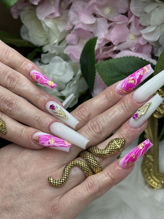 Manichiură profesională – unghii cu gel / semipermanente