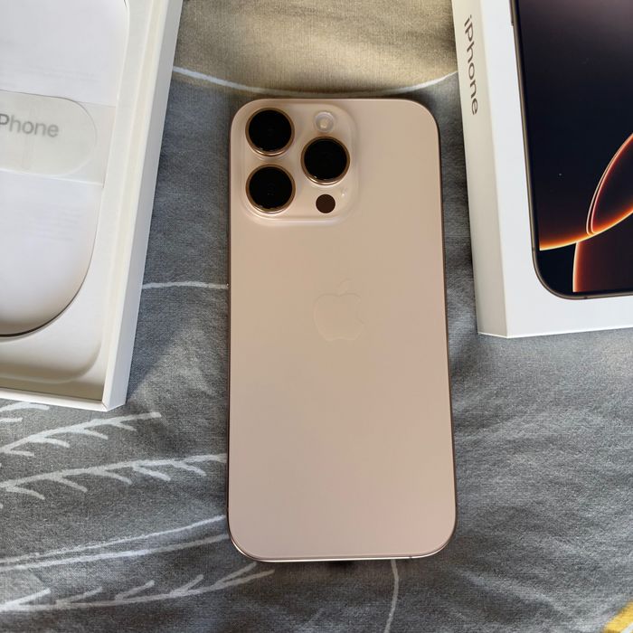 Смартфон Apple iPhone 16 Pro, 256GB, 5G, Desert Titanium