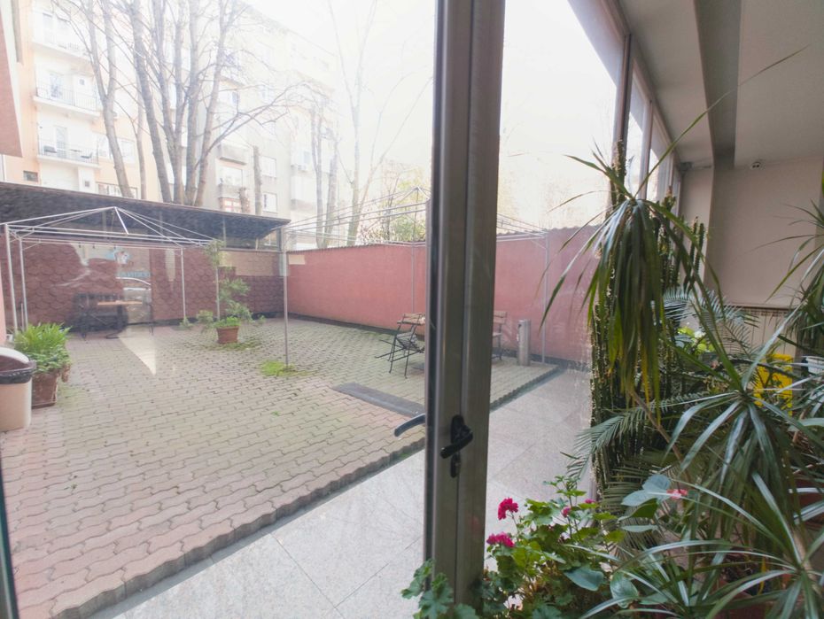 Офис под наем: 500 кв.м. в модерна бизнес сграда до НДК