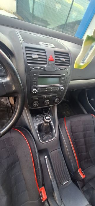 Vând Volkswagen Golf V