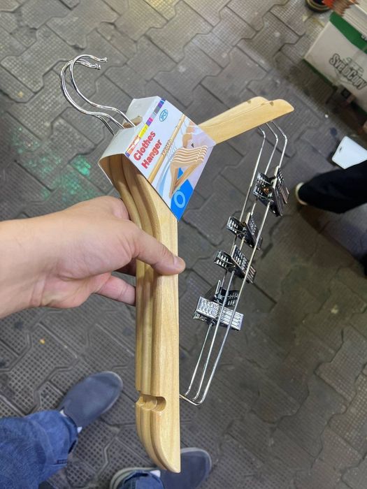 Деревянные вешалки для гостиниц ( в наличи )