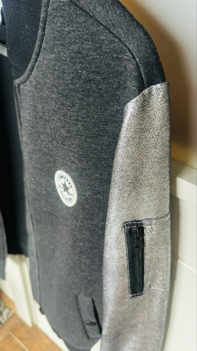 Ново яке- суичър Converse