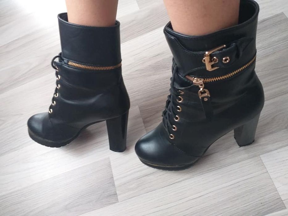 Боти с кабзи ХИТ МОДЕЛ- 33,00лв.