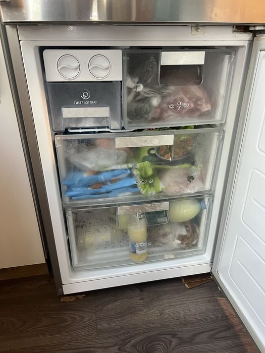 хладилник с фризер LG