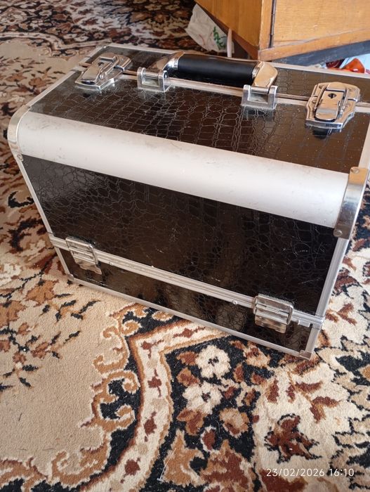 Sartaroshlar uchun quticha