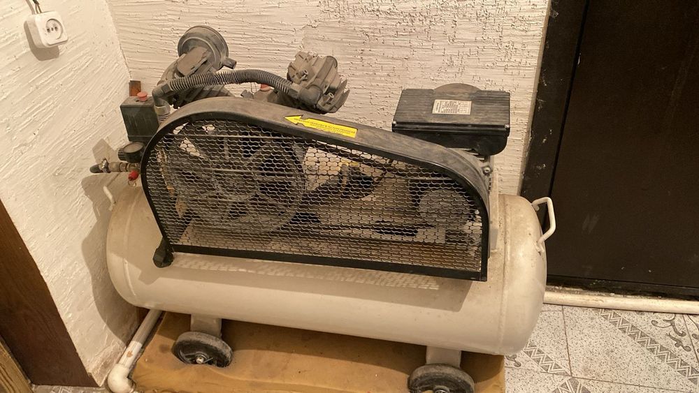 Продам компрессор 100 л