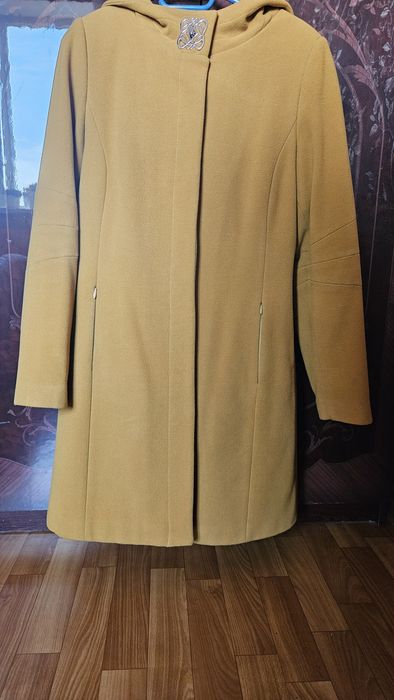 Продам демисезонное пальто!