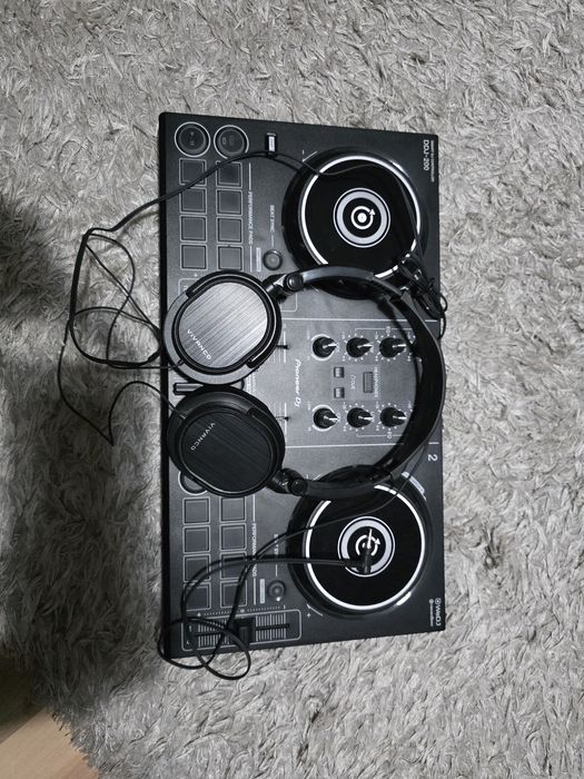 Pioneer Midi controler/dj пулт DDJ 200