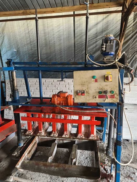 Presa-Vibropresa Capace rigole carosabile, boltari, variante cu rulota sau atv