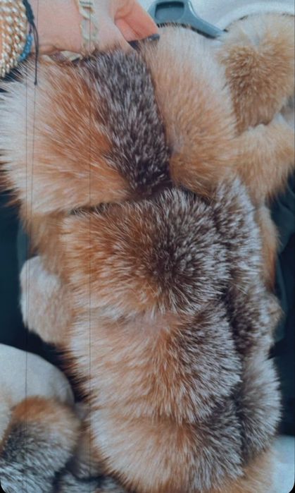 Vand haina de blana naturala din vulpe , purtata de cateva ori