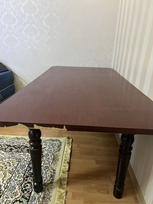 Стол для гостиной