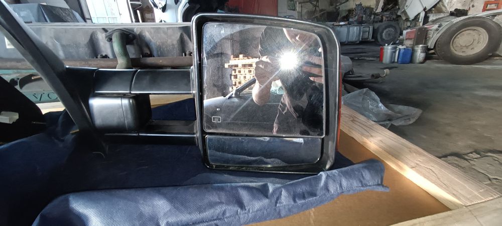 Продам зеркало toyota tundra