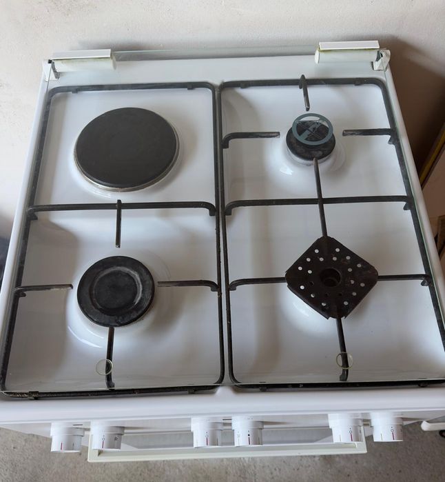 Продам газовую плиту бу Бош