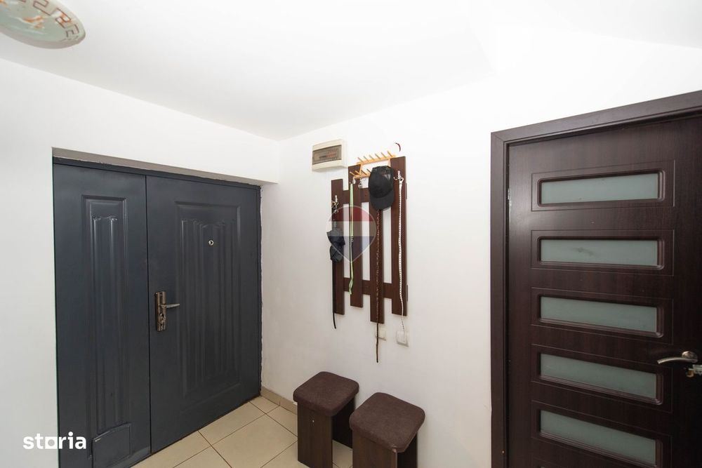 Casa / Vila individuala de vanzare P+M 7 camere Berceni