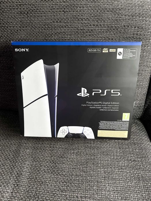 Consola PlayStation 5 Digital Edition Slim, 825GB in stare impecabila