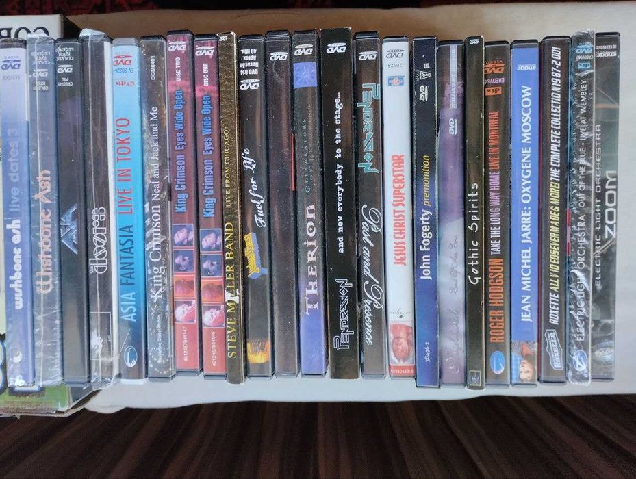 Продаются DVD диски.